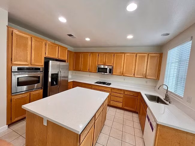 525 Avenida Ortega San Marcos, CA 92078 photo 4