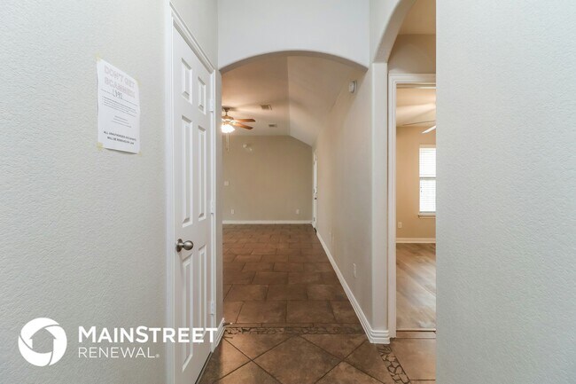 3433 Heatherbend St photo 3