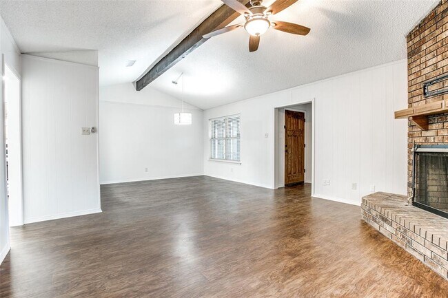 212 East Worth Street, Grapevine, TX 76051 photo 5