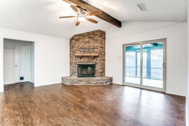 212 East Worth Street, Grapevine, TX 76051 photo 4