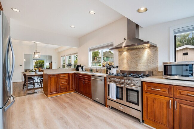 2403 7th Ave W Seattle, WA 98119 photo 3