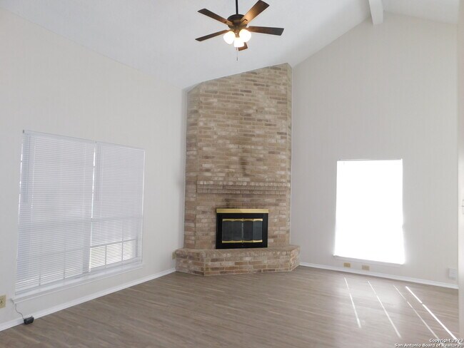9006 Roquefort San Antonio, TX 78250 photo 4