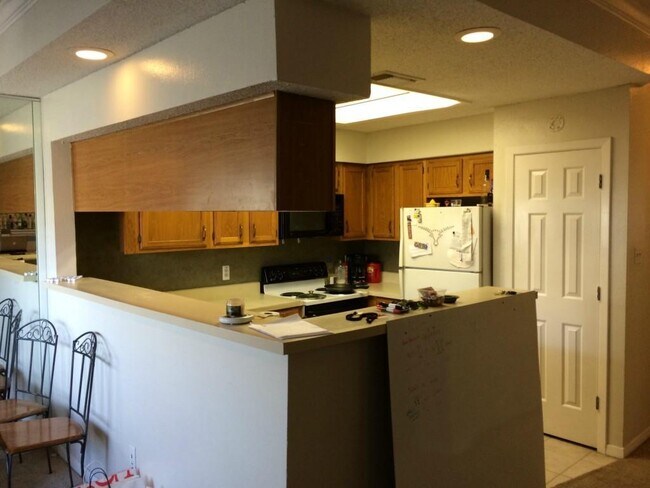 915 W 23rd St Austin, TX 78705 photo 3