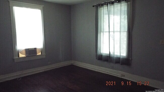 215 Wilkens Ave San Antonio, TX 78210 photo 5