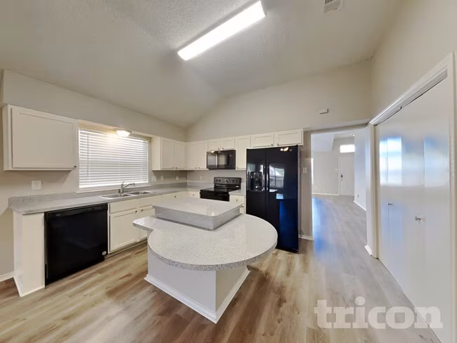 6002 Flyers Ln Arlington, TX 76018 photo 5