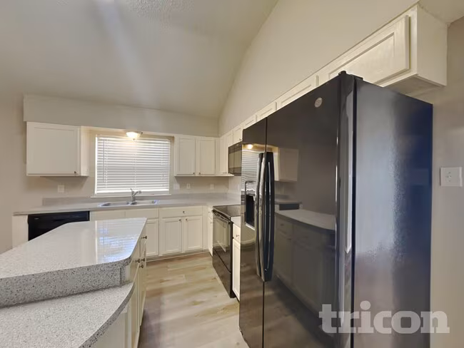 6002 Flyers Ln Arlington, TX 76018 photo 4