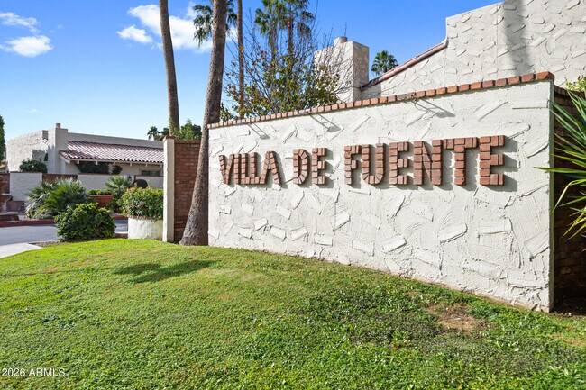 7118 E BUENA TERRA Way photo 2