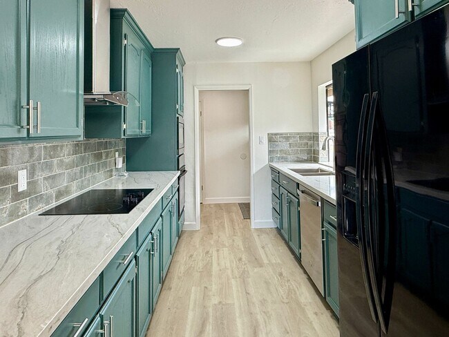 390 Howard Dr Santa Clara, CA 95051 photo 3