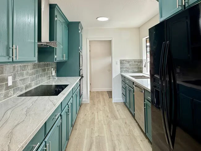 390 Howard Dr Santa Clara, CA 95051 photo 3