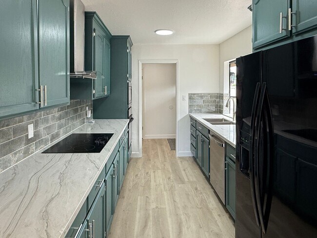 390 Howard Dr Santa Clara, CA 95051 photo 4