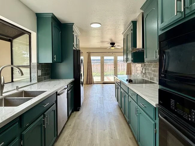 390 Howard Dr Santa Clara, CA 95051 photo 2