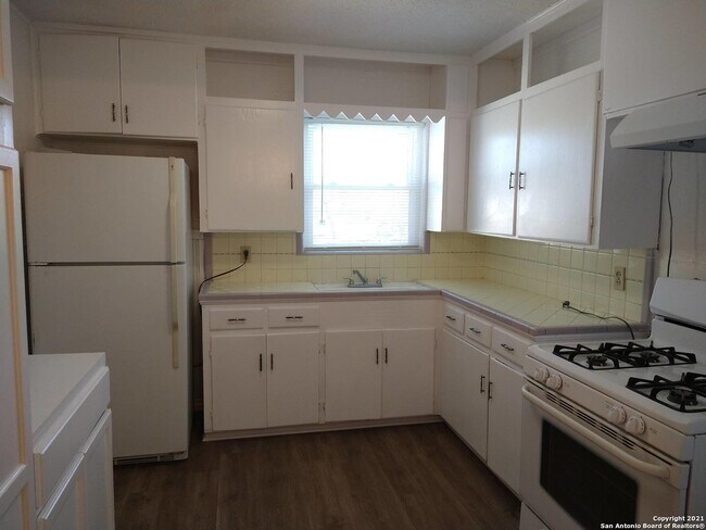 2914 Beacon Ave San Antonio, TX 78212 photo 5