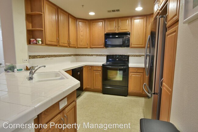 700 S Abel St photo 2