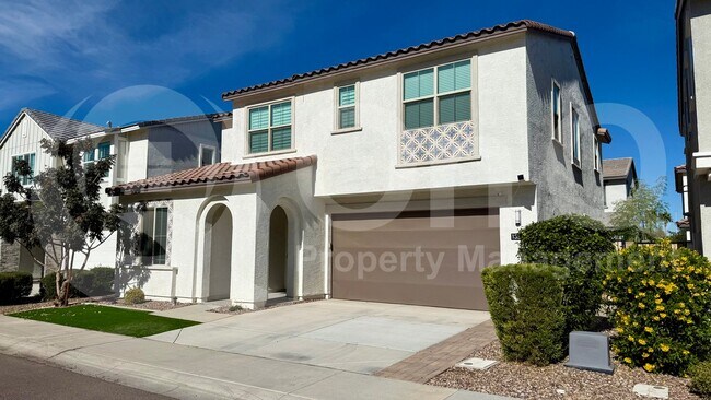 4 Bedroom Single Family in Chandler photo 3