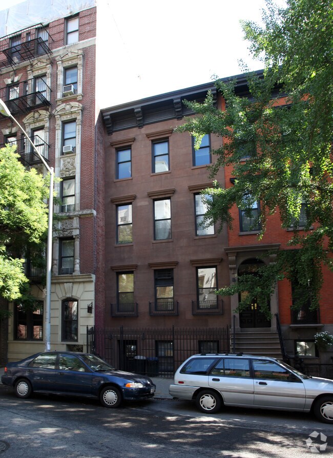321 E 18th St New York, NY 10003 photo 2
