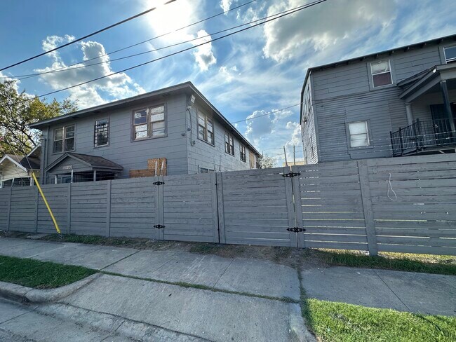 2419 Pannell Street, Houston, TX 77026 photo 2