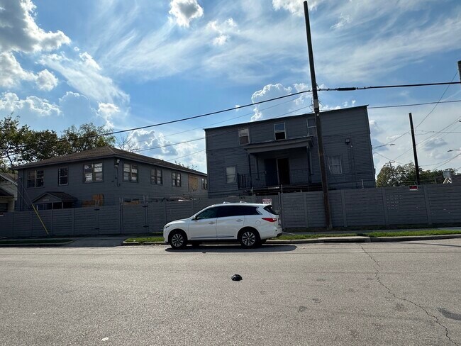 2419 Pannell Street, Houston, TX 77026 photo 5