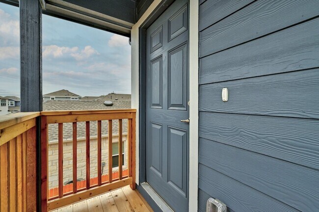 8417 Looksee Ln Austin, TX 78744 photo 2