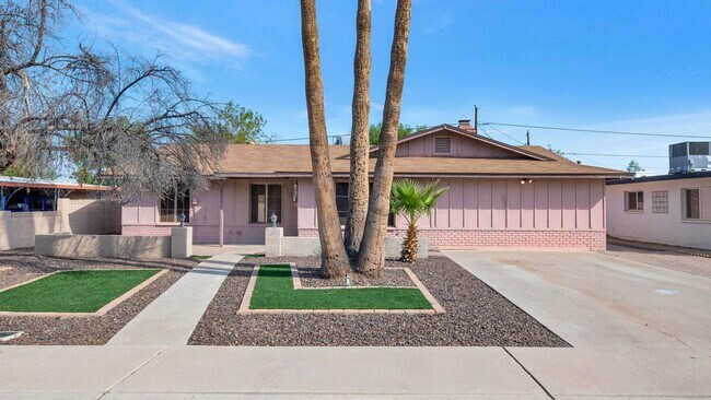 1128 East Broadmor Drive