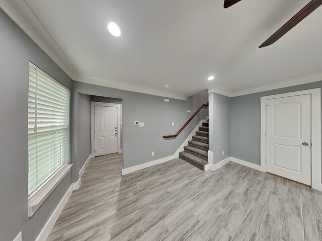 2008 East Myrtle Street, Fort Worth, TX 76104 photo 3